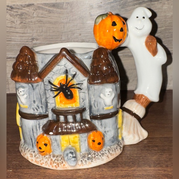 🥰 Halloween Haunted House Mug with Ghost 👻 & Pumpkin 🎃 Accents by Corner Ruby - Picture 3 of 11